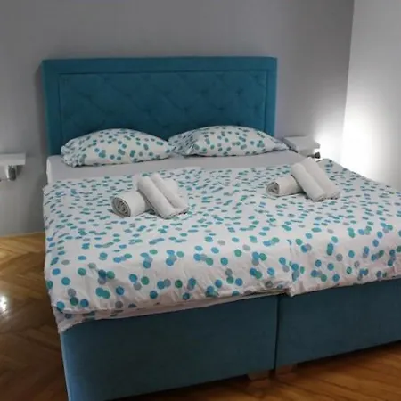 Nana 3* Primošten